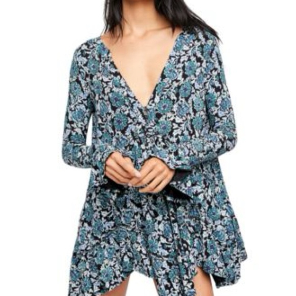 NWOT FREE PEOPLE Olivia printed ruffled tunic. Size M
